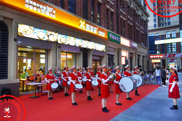 郑州豪享来中西餐厅瀚宇天悦城店盛大开业舞狮表演郑州开业庆典公司甲乙丙丁庆典演出礼仪策划公司郑州开业庆典军乐队表演79.jpg 郑州豪享来中西餐厅瀚宇天悦城店盛大开业舞狮表演郑州开业庆典公司甲乙丙丁庆典演出礼仪策划公司郑州开业庆典军乐队表演79.jpg